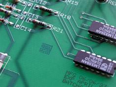 电子产品及零配件高效追溯解决方案 PVC板喷码机与电子零部件喷印技术解析