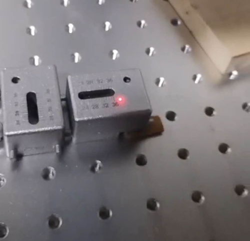 厂家直销隆盾光纤激光打标机 保质保量，专为电子产品及零配件打造